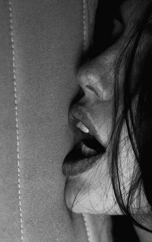 थोड़ा सा और स्पेस दो अपने अंदर .. मैं प्रेग्नेंट हो जाऊंगी