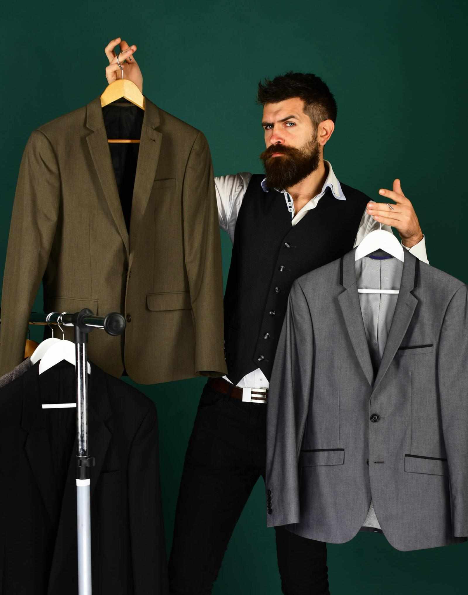 Elegant Comfort: Choosing the Ideal Bespoke Suit Fabric in Saudi Arabia