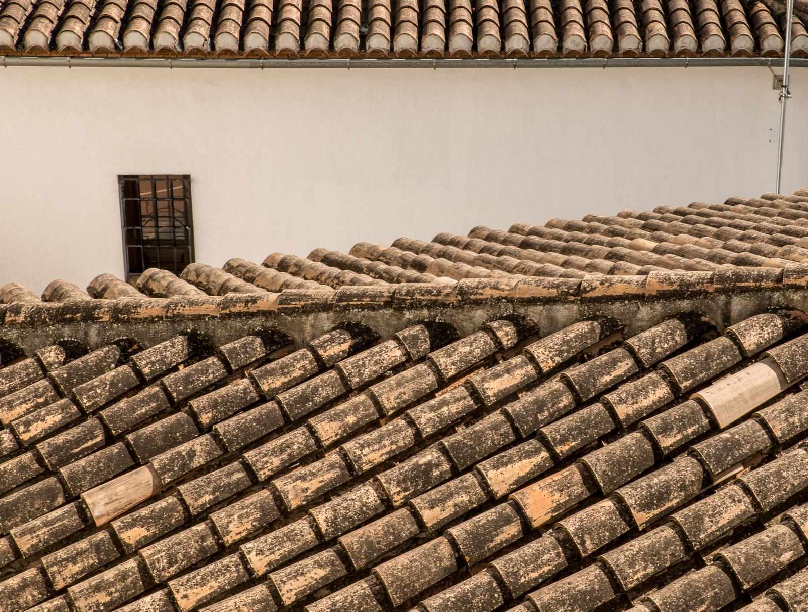 How Does the Age of a Roof Impact Its Overall Performance?