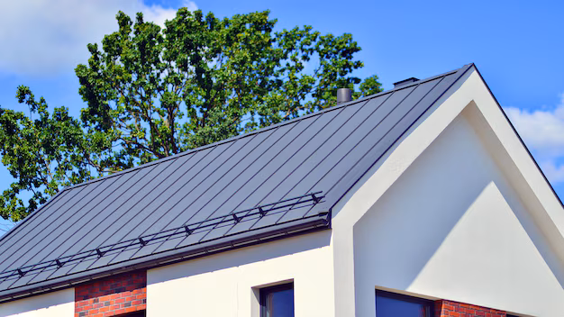 What Signs Does Your Roof Show Before It Starts Failing?