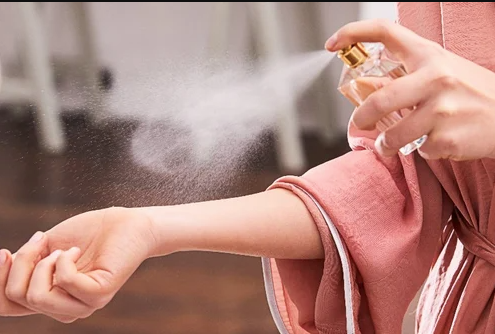 Skin or Clothes? The Ultimate Debate on Where to Apply Perfume