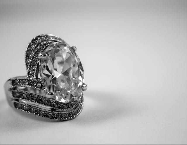 Sell Your Diamond Ring This Christmas: How to Get a Top Cash Offer UK?