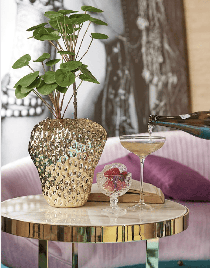 The Elegance of a Glass Fruit Vase: A Perfect Blend of Function and Aesthetic