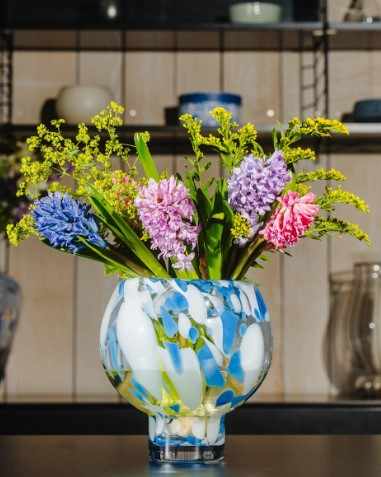 Flower Vases: A Timeless Accent for Home Decor