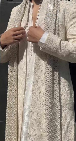 "अपने कपड़े उतारो"