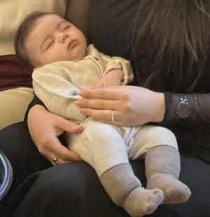 सयांश is protective for her