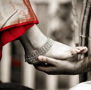 57.2 Vixen in saree