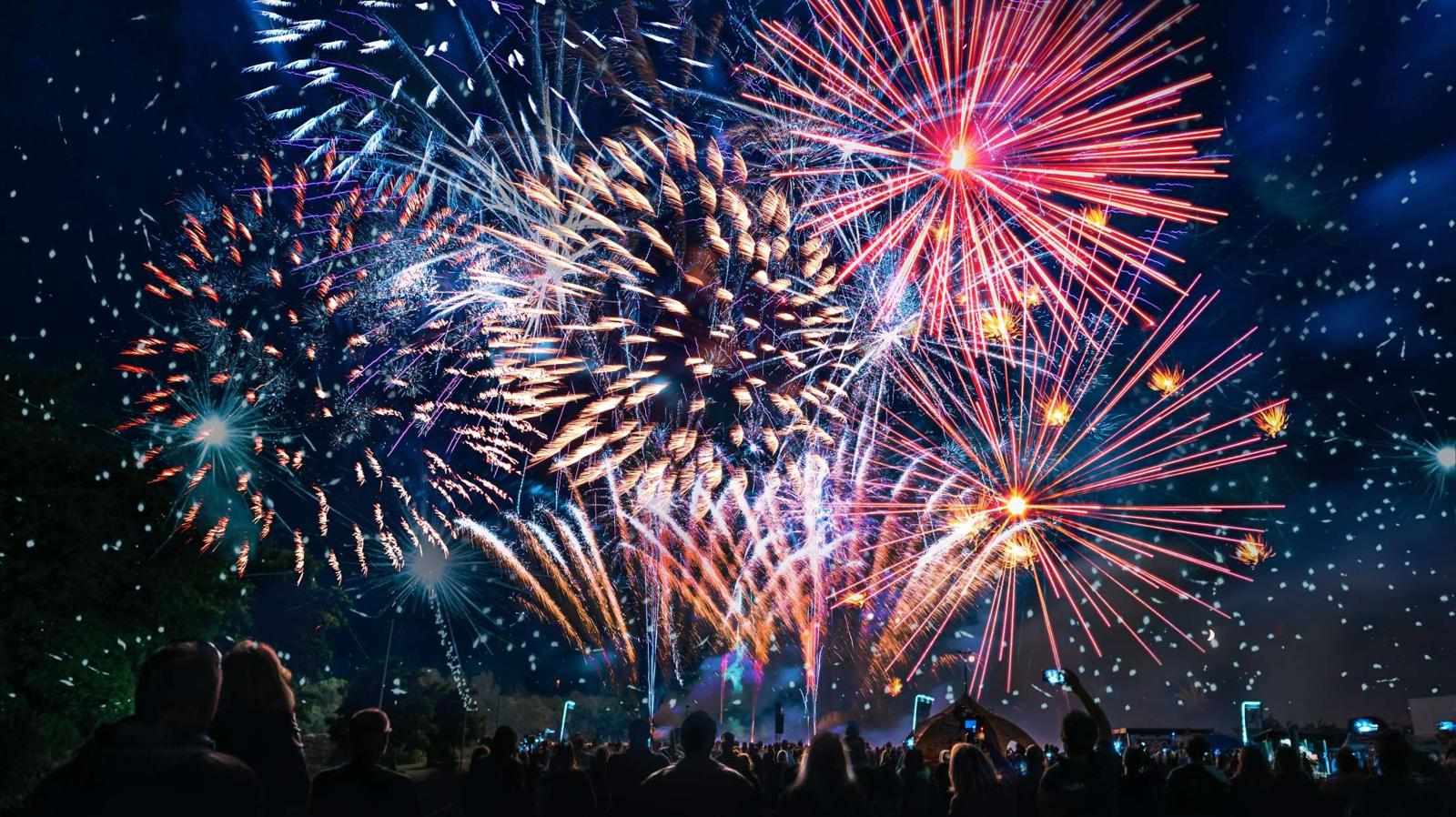 Big Boom, Big Fun: Meet the Heifer 400 Shot Firework & Firework Bangers from Big Shotter Fireworks