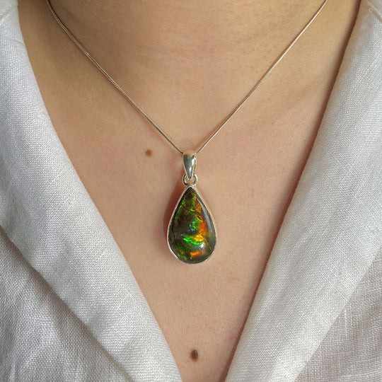 Ammolite Jewelry: Capturing Earth's Ancient Beauty