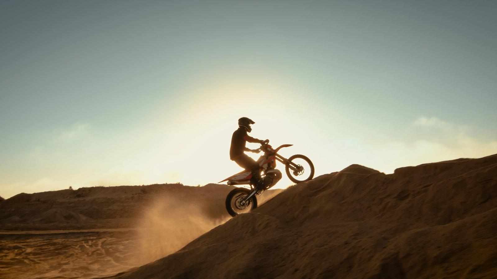 Dirt Bike Dubai Tour – Thrill Through the Dunes