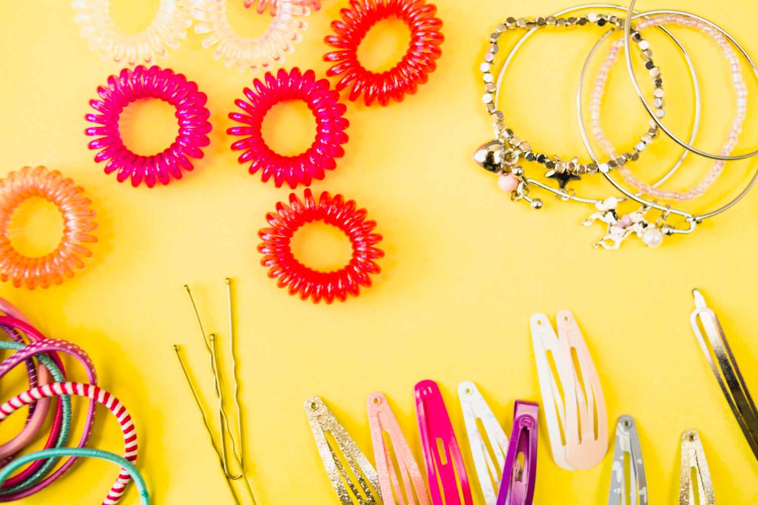 How to Choose the Right Wholesale Fashion Accessories for Your Store