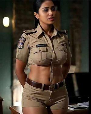 मैंने अपनी बीवी को पुलिस वालों से चुदवाया