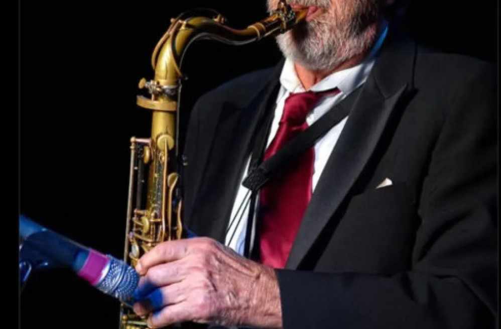 Explore Vibrant Live Entertainment Scenes in Palm Springs