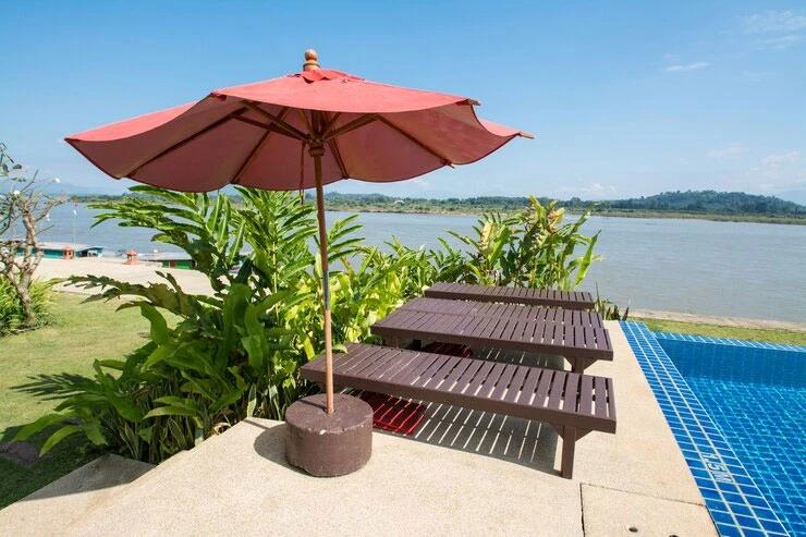 How Do Outdoor Umbrellas Guard Against Sun and Rain?