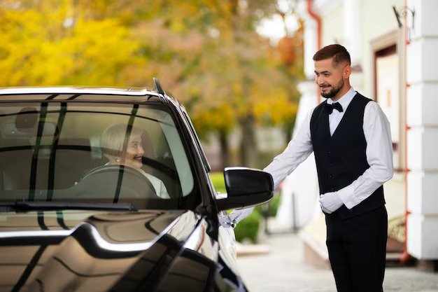 How an Airport Limo Service Reflects Company’s Professional Image?
