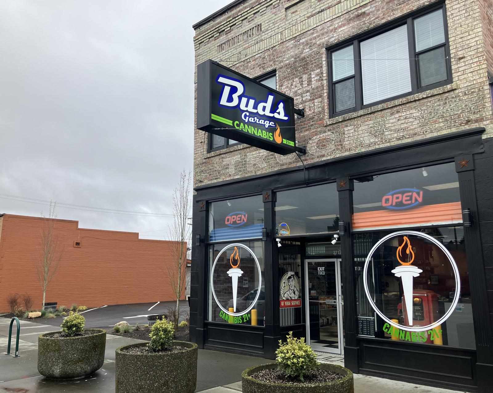 Weed Gummies for Every Occasion: Find Your Favorite at Buds Garage Everett