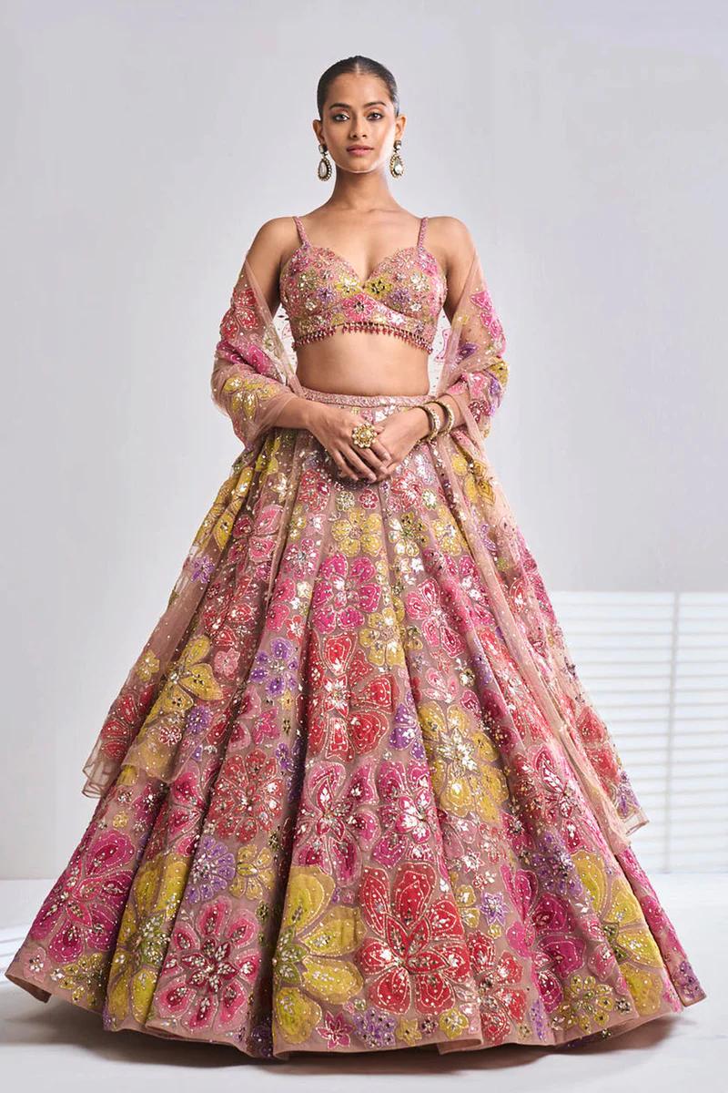 Saree or Lehenga? Find the Ideal Outfit for Your Dream Wedding!