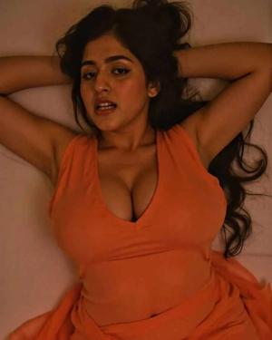 7. Amita bhabhi ki chut me 3 loda🥵🥒🔞🔥