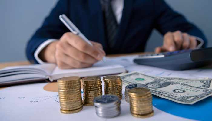 How an Insurance Company Makes a Profit by Taking in Premiums and Making Payouts
