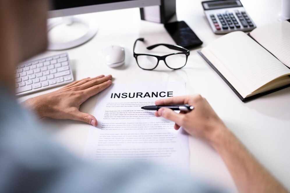 How Insurance Underwriters Evaluate Risk and Set Premiums