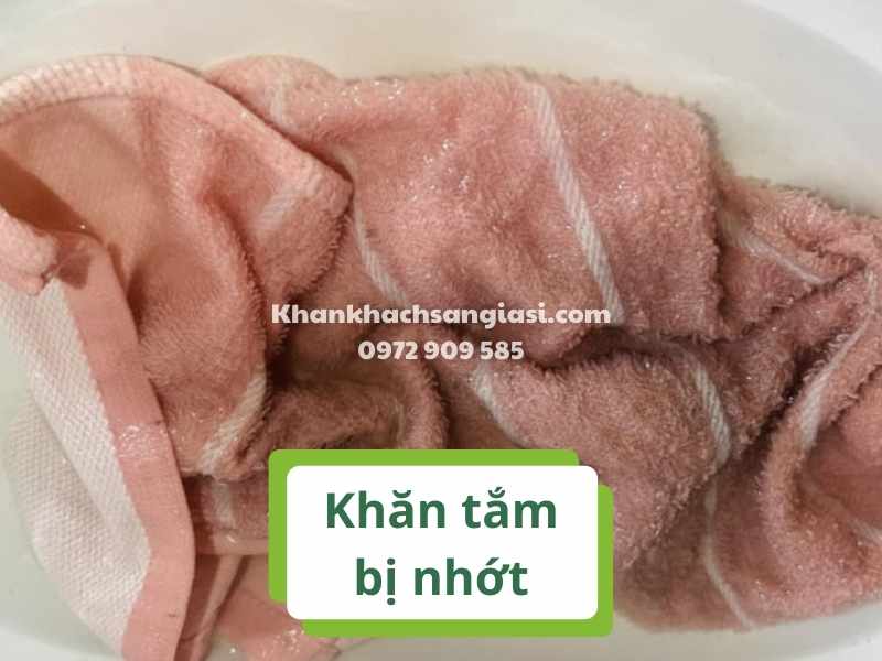 Nguyên nhân & cách xử lý tình trạng khăn tắm BỊ NHỚT