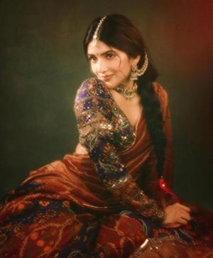 ╰┈➤ लिप्शा ᥫ᭡ logo