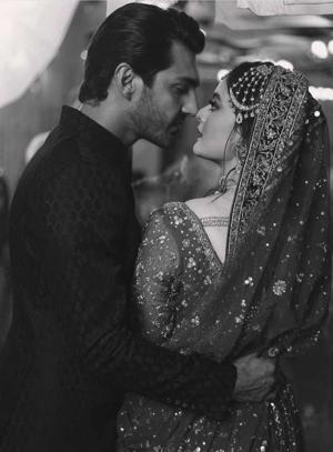 अभी-अभी शादी हुई है,अपनी दुल्हन को छोड़ने का मेरा मन नहीं कर रहा है।"