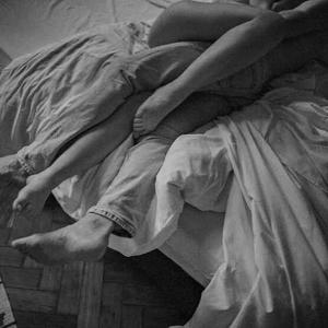 अपने कपड़े उतारो।”🔞