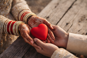 इनायत संभालो खुद को।”