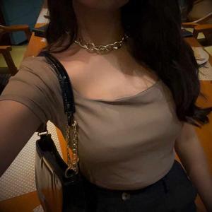 शारवी🪷 logo