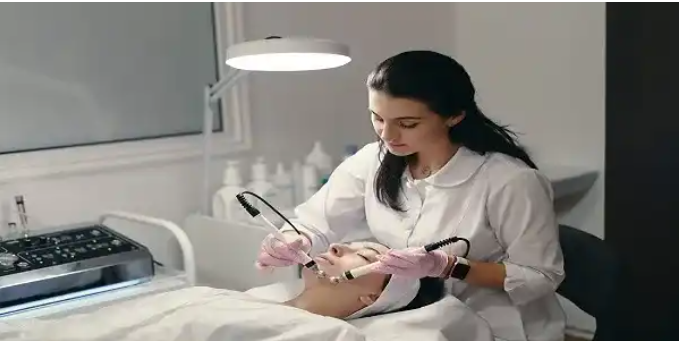 Dr. Sushil Singh: Advanced Aesthetic and Hair Care Solutions