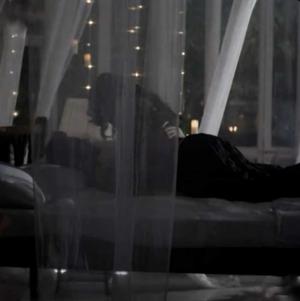 वर्चस्व ने किये निशी के गाल लाल