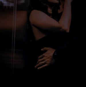 वर्चस्व का सबके सामने निशी के boobs दबाना⚠️