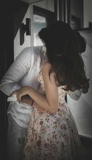 Omma oldida mening yuzimdagi konfet bilan