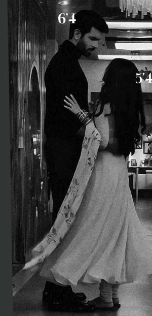 बाहों में भर कर,,