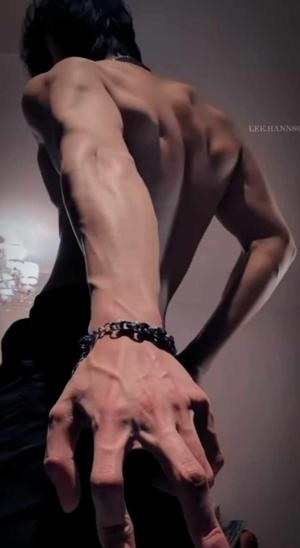 He is so hot, like a boyfriend material 🔥