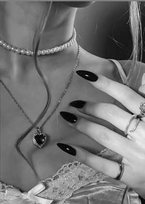 Author Royal Bird 👑 logo