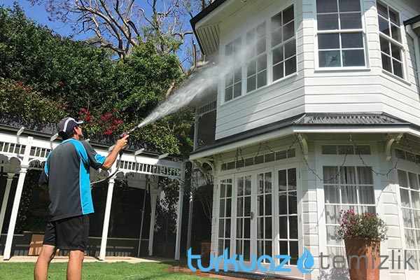 How Can Building Wash Help Maintain Your Property's Curb Appeal?