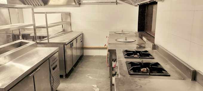 Essential Restaurant Kitchen Equipment for a New Restaurant in Noida