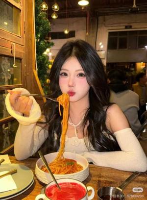 Cute foodie girl' in college cafe
