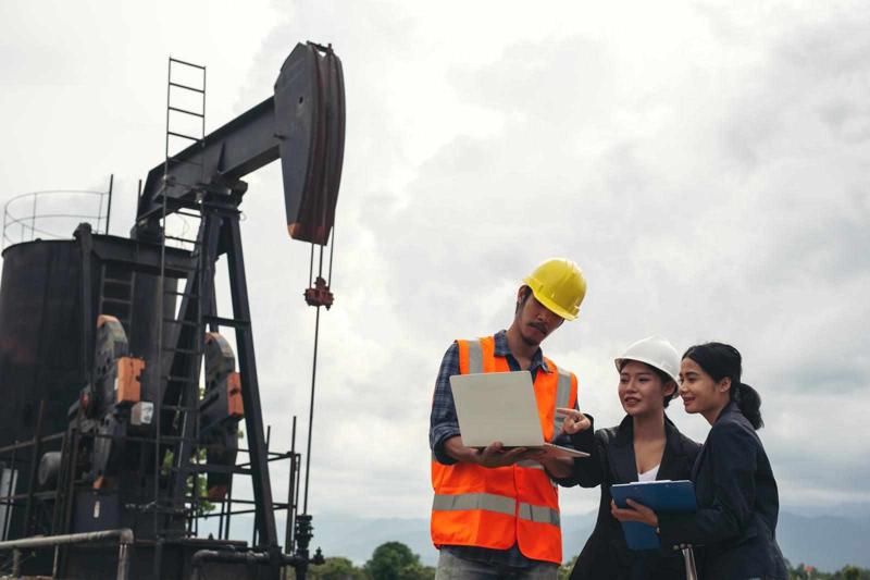 A Deep Dive into Upstream Oil and Gas: Exploration, Drilling, & Production