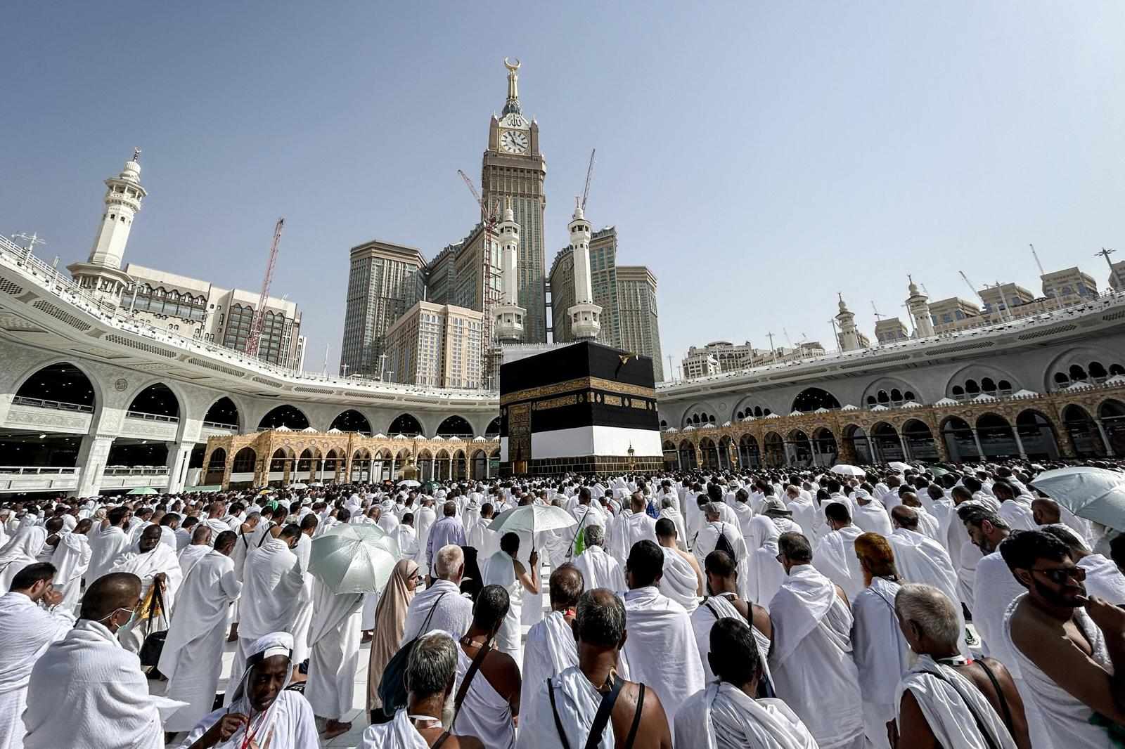 Pilgrims begin hajj in Mecca, with 1,000 Gazans joining at invitation ...