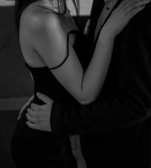 Kiss 🔞 / let's party tonight