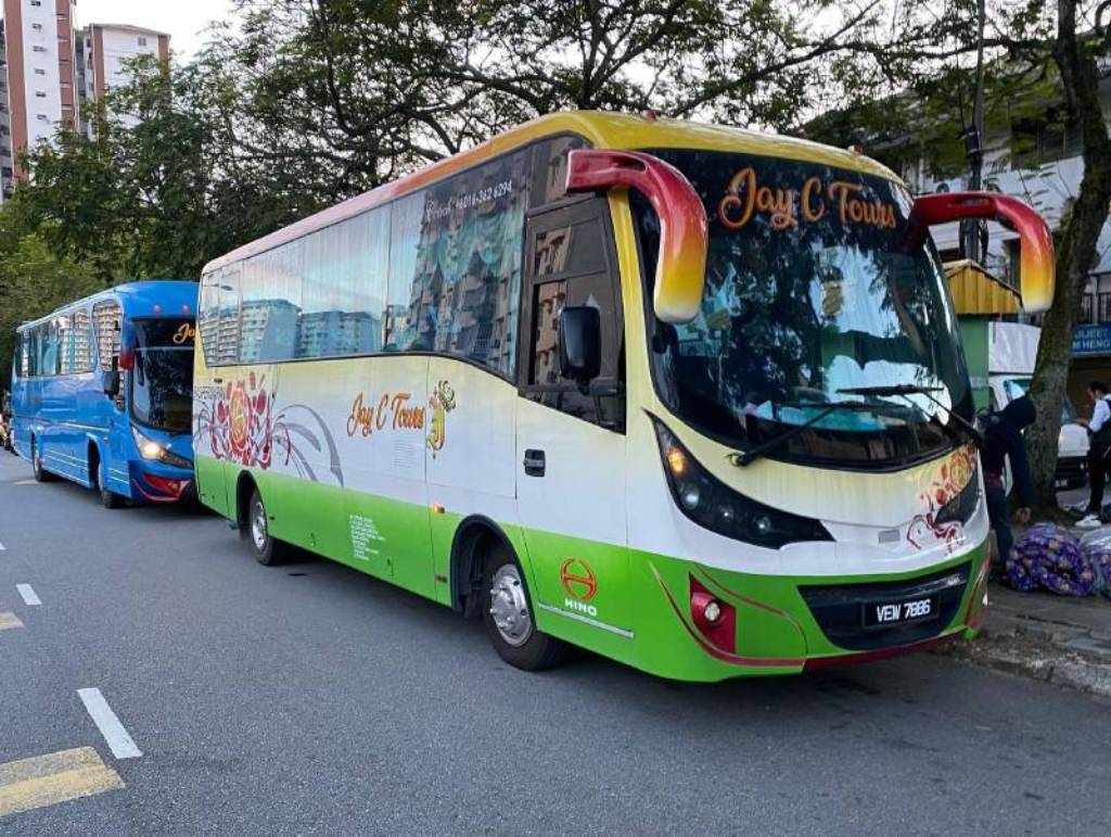 Why Going Cheap on Tour Bus Rentals Delivers a Richer City Tour Experience