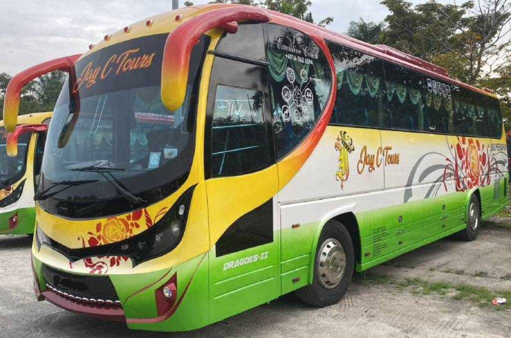 How Sewa Van Dengan Driver Supports Stress-Free Group Outings