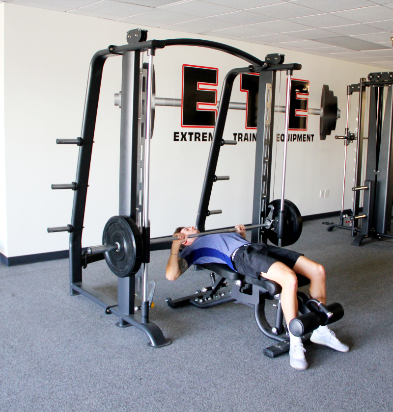 How a Smith Machine Supports Safe, Structured Home Workouts During the Holiday Season