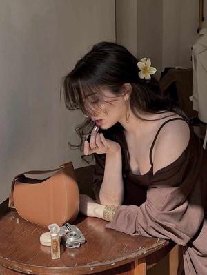 𝐑𝐄𝐓𝐈𝐑𝐄𝐃 𝐁𝐈𝐓𝐂𝐇💅👄 logo