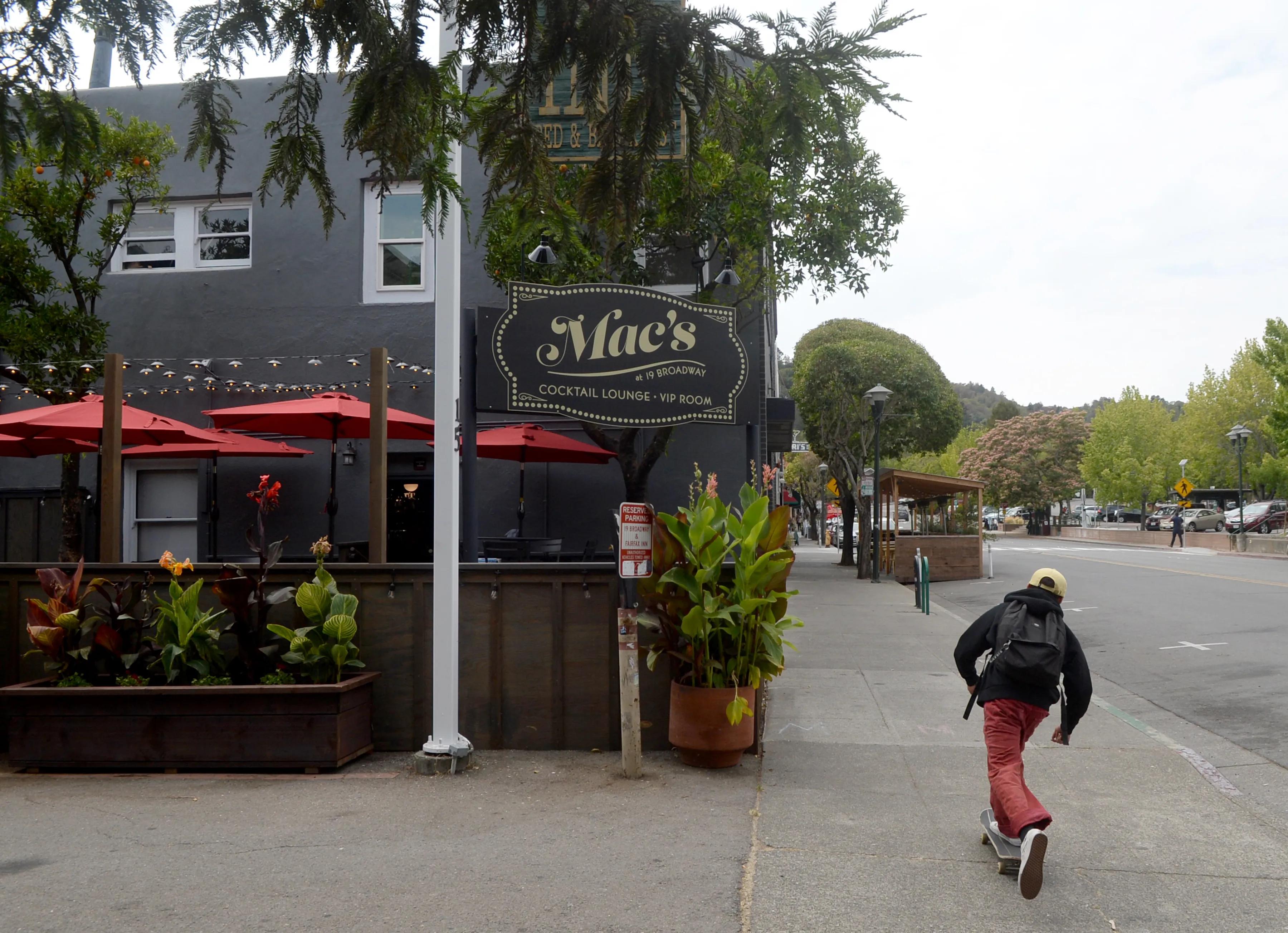 Music Lounge Near Me Where Sound, Atmosphere, and Experience Come Together