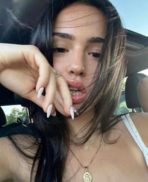 𝒂𝒎𝒊𝒓𝒂 logo