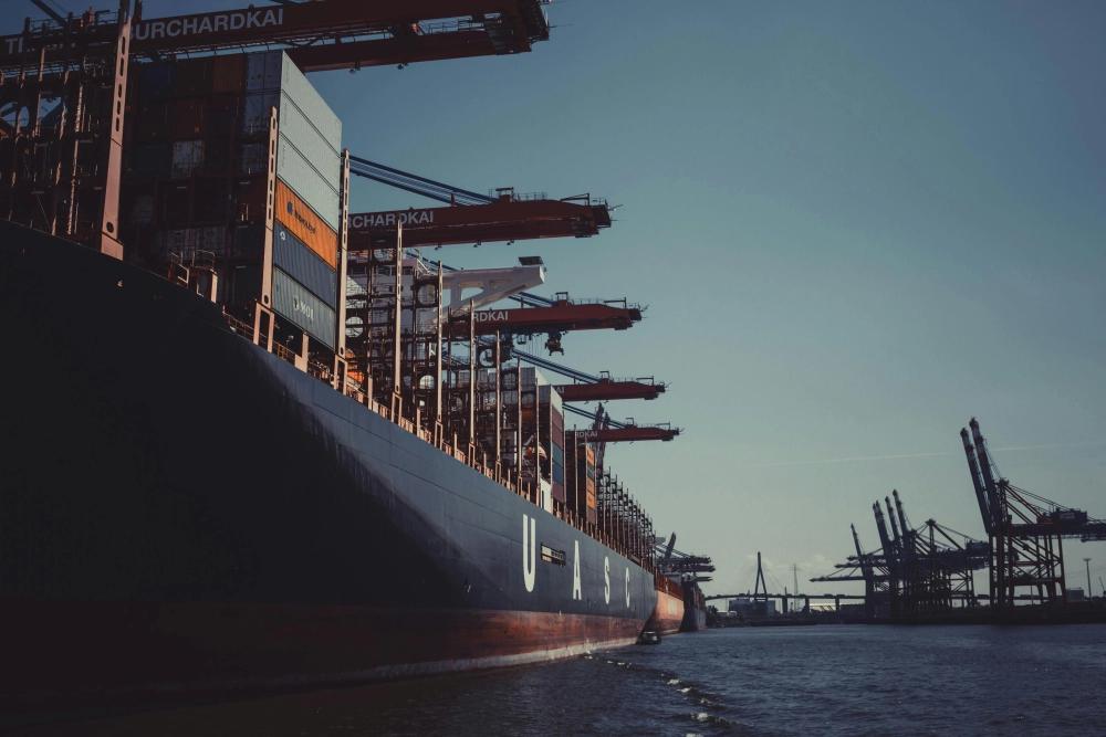 Freight Forwarder vs. Shipping Agent: What’s the Real Difference?